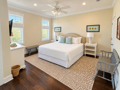 Upstairs king bedroom sitting bench