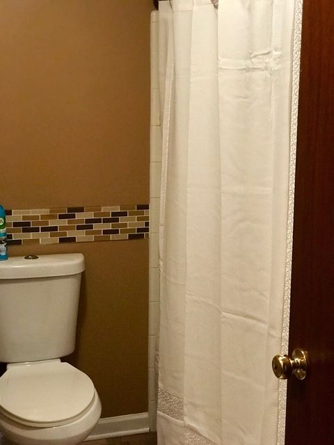 Main bath with tub/shower combo