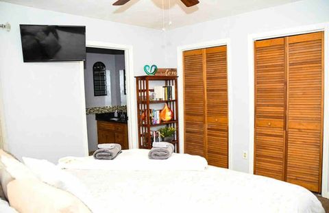 Maintained original bi- fold closet doors