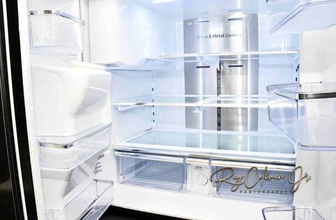 Fridge emptied and cleaned after each guest