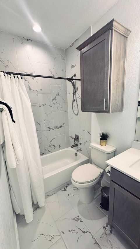 Magnetic shower head for ease of use! 
