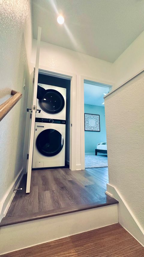 On-site washer/dryer!