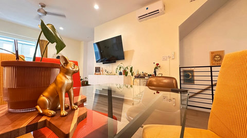 Meet Sparty, our bronze Boston, who welcomes you to the main floor and ties some of the personal character of our family to the memories you are making with yours! 