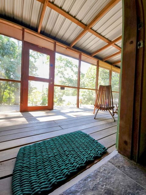 HUGE screened in deck with 4 hammocks, dining table & extra patio seating!