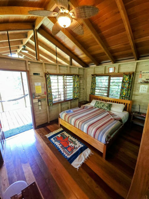 King Bed, 2 night stands with lights, Mahogany Ceiling, Mixed hardwood floors, fully screened.