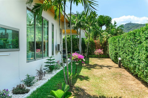 Big Buddha View from the Garden