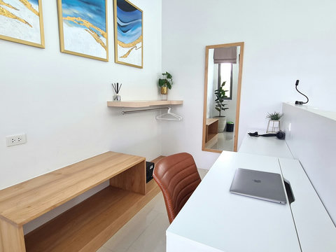 Superior King Master Ensuite 2 (Dedicated Working space)  