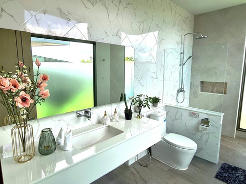 Superior King Master Ensuite 1