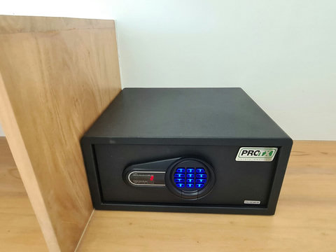 Large Safe (Contains a 15inch Laptop)