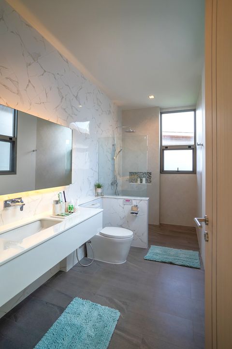 Superior King Master Ensuite 1