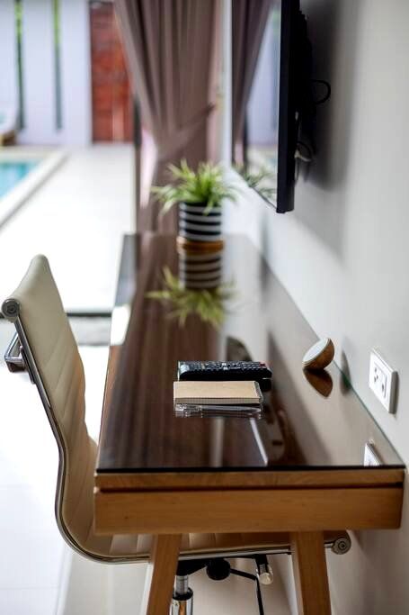 Superior King Master Ensuite 1