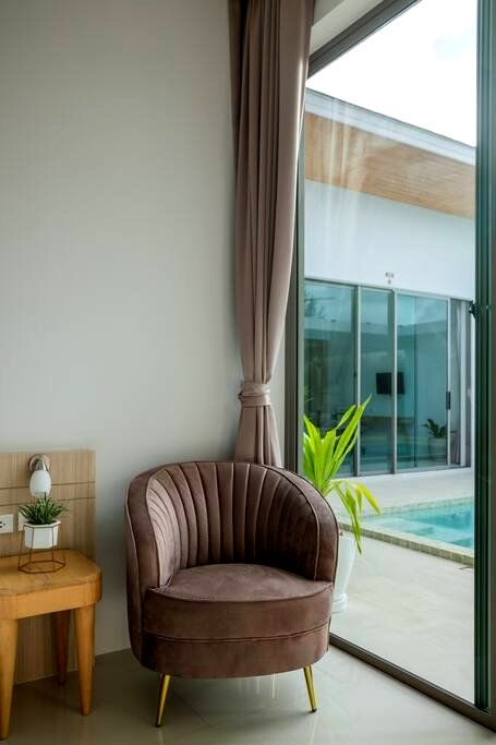 Superior King Master Ensuite 1