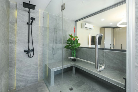 Modern Hammam-Style Steam Room