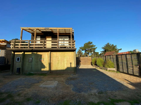 Cabaña en segundo piso, espacio de estacionamiento - Second floor cabin, parking space -
