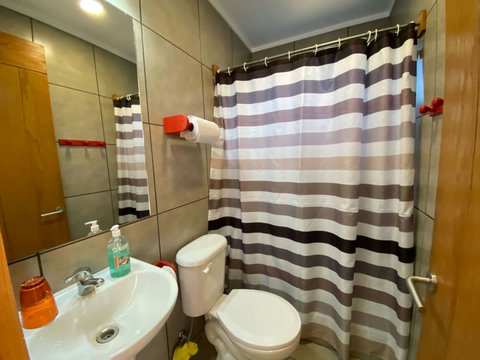Baño completo - Full bathroom