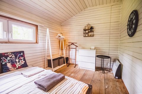 Bedroom with 160x200cm bed and ample storage for clothes