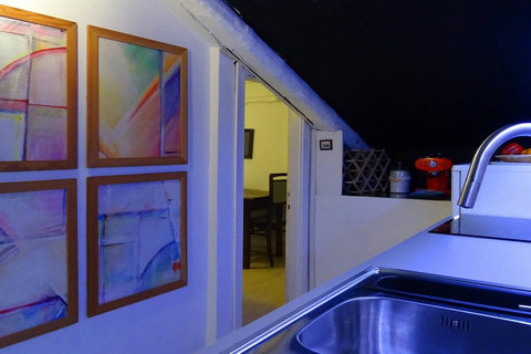 kitchen toward dinner room