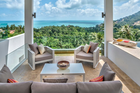 Indulge in breathtaking panoramic sea views from our sunken outdoor sitting area—perfect for evening cocktails or morning meditation."