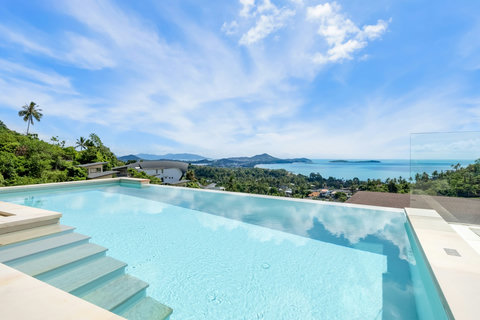 Infinity pool overlooking Koh Samui coastline and sea views at Villa Yoco