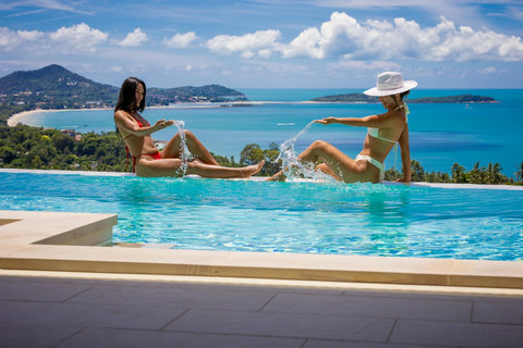Guests having fun in the infinity pool overlooking the sea at Villa Yoco, Koh Samui