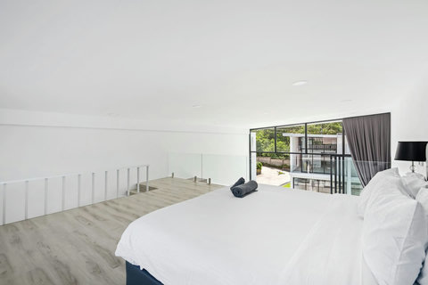 Bright twin bedroom at C'est la Vie villa, Replay Residence Koh Samui