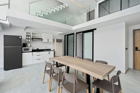 Dining table for guests at C'est la Vie, Replay Residence Koh Samui holiday villa