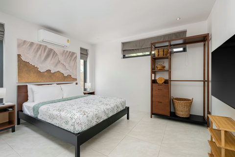 Wake up to comfort and step into your private ensuite – seamless design for restful stays.