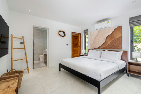 Enjoy a king-sized bed, TV, and ensuite bathroom