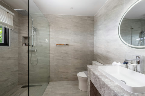 Sleek and spotless – enjoy a modern bathroom with fresh towels, rainfall shower, and thoughtful touches.