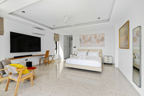 Contemporary living and dining area with designer décor at Villa Maya - 3BR Chaweng Noi Koh Samui
