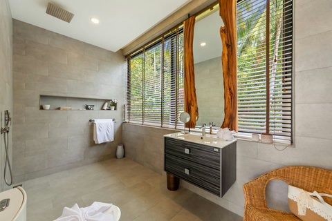 Modern Ensuite Bathroom with Natural Light - Villa Bond Koh Samui Luxury Villa with Premium Amenities and Tropical Views