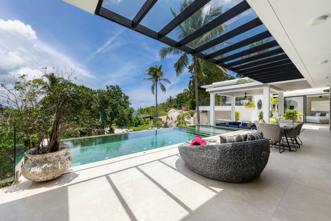 Covered Pool Terrace with Outdoor Dining - Villa Bond Koh Samui Luxury Vacation Home with Tropical Garden