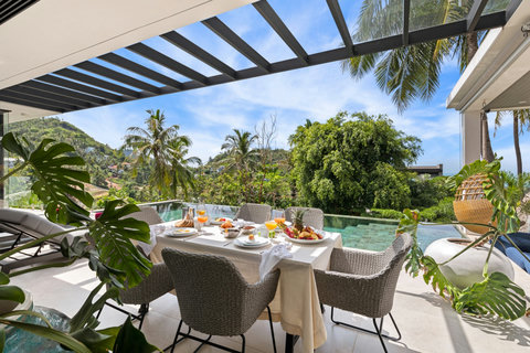 Outdoor Breakfast Dining Terrace - Villa Bond Koh Samui Al Fresco Dining with Tropical Garden and Pool Views Thailand