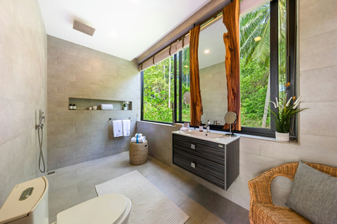 Luxury Bathroom with Soaking Tub and Garden Views - Villa Bond Koh Samui Spa-Style Ensuite with Natural Light Thailand