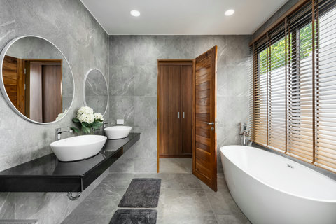 Luxury Ensuite Bathroom Villa Sabai Lamai - Modern Bathroom with Freestanding Bathtub Koh Samui