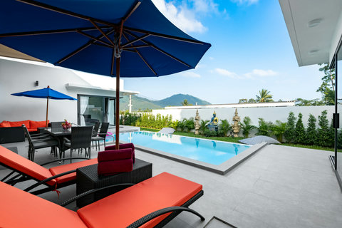Relaxation Area Villa Sabai Lamai - Outdoor Lounge Furniture by Pool with Sea View Koh Samui