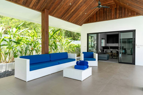 Luxurious poolside daybed for ultimate relaxation