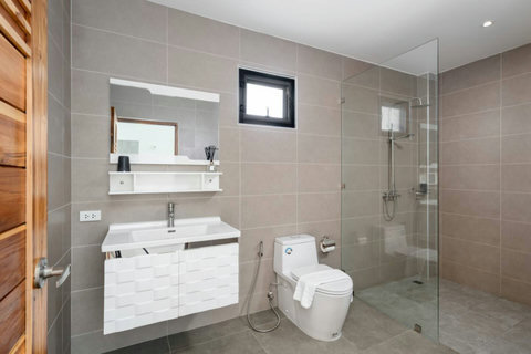 Sleek modern bathroom with contemporary vanity