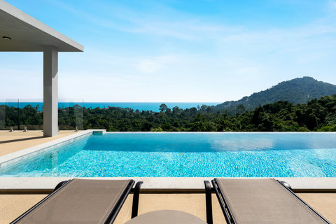 Infinity pool overlooking the ocean at Villa Gala, 4BR luxury Chaweng Noi vacation rental