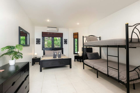 Bright twin bedroom with modern wall art at Villa SKY, Nathon Paradise Village Koh Samui