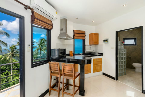 Fully equipped kitchen with ocean view window in Koh Samui seaview bungalow vacation rental