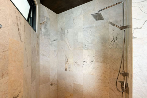 Natural stone outdoor shower with tropical garden at Sunhouse - Koh Samui hillside villa Paradise Village