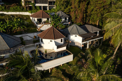 Thai-style hillside villas with ocean views at Paradise Village - Sunhouse Koh Samui island retreat