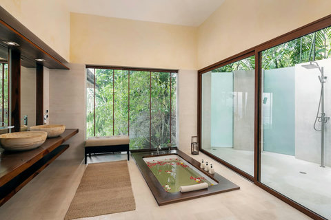 Spa-style bathroom with sunken bathtub and tropical garden atrium - Villa Soluna 5-bedroom luxury hillside retreat southern Koh Samui