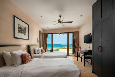 Master bedroom with ocean view balcony and contemporary elegant furnishings - Villa Soluna 5-bedroom luxury hillside retreat southern Koh Samui