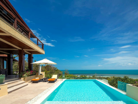 Infinity pool with panoramic Gulf of Thailand ocean views and sun loungers - Villa Soluna luxury hillside retreat southern Koh Samui