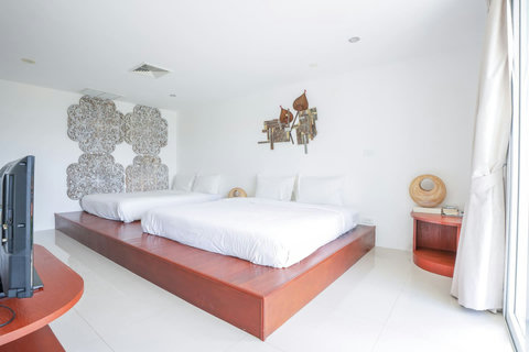Bedroom with warm tones and traditional textile accents