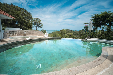 idillic swimming pool with seaview and BBQ