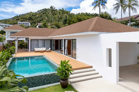 Infinity pool with turquoise tiles and mountain backdrop Samui luxury
