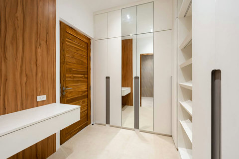 Bedroom entrance with teak wood door and wardrobe Mark villa Marlow